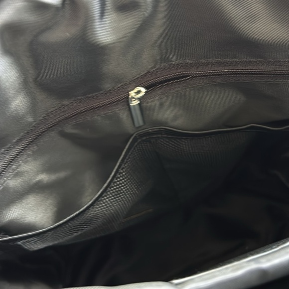 Bearpaw Puffer Flap Top Snap & bungee pull,side zip pockets,padded laptop sleeve - Picture 8 of 12